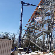 RAB 500 GT D/E: Raupenarbeitsb&uuml;hne bereitet Weg &bdquo;gen Himmel&ldquo;