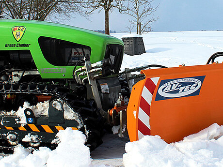 Winterdienst mit funkgesteuerter Raupe von MDB