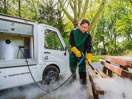 Neuer Fl&auml;chenreinigungs- und Desinfektionsaufbau f&uuml;r den Tropos ABLE Elektrotransporter 