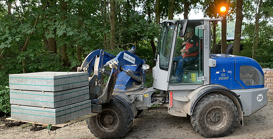 Vielfalt-Schwenklader: durch kraftvolle Hydraulik Anbaugeräte effektiv nutzen