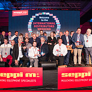 Gemeinsam in die Berge: Internationale Partner und H&auml;ndler w&uuml;rdigen neuen Firmensitz