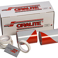 Einfach und normgerecht: Komplettset Kfz-Warnmarkierung