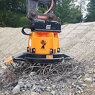 Paal Bauger&auml;te GmbH: Mit leistungsstarker Staubbindemaschine und Hydraulikmagneten auf der IFAT 2018