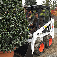 Universit&auml;t Bayreuth setzt im Garten auf Bobcat S70