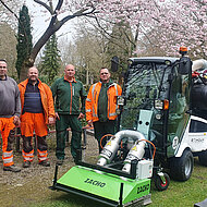 Neue Unkrautbek&auml;mpfung auf dem Friedhof