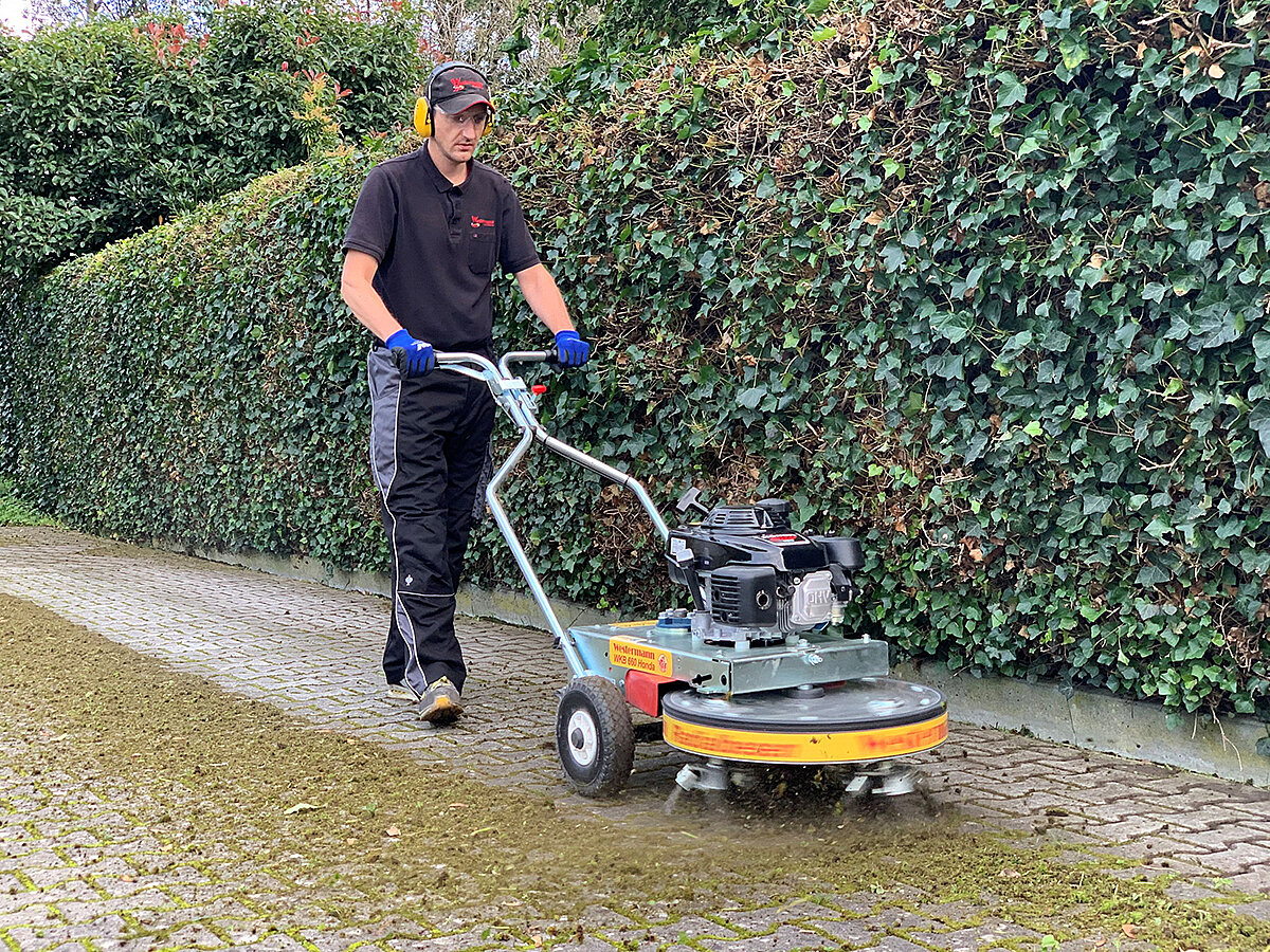 Schneller und länger sauber – Wege und Flächen effektiv reinigen 