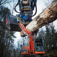 Graben und Greifen: Neues Kombi-Werkzeug von SMP macht Baggern noch vielseitiger
