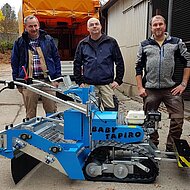 St&auml;dtischer Bauhof Lauf reinigt Spiel- und Sandfl&auml;chen mit der Baby Tapiro von Fiorentini