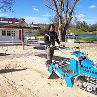 Sandreinigungsmaschine kommt in Beach Club zum Einsatz