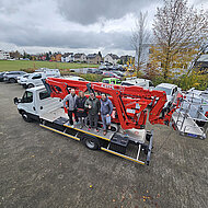 Volk & Volk Industriereinigung entscheidet sich f&uuml;r eine S30 Raupenarbeitsb&uuml;hne mit IVECO Transporter