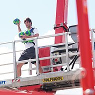 42 PALFINGER-Hubarbeitsb&uuml;hnen f&uuml;r SYSTEM LIFT &ndash; Halbzeit bei Auslieferung 