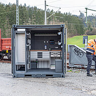 Lange Baustelleneins&auml;tze: Die Werkstatt im Container ist dabei