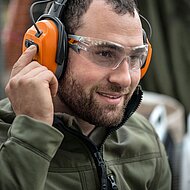 F&uuml;r mehr Komfort und gute Laune: Der neue STIHL Geh&ouml;rschutzb&uuml;gel DYNAMIC BT mit Bluetooth-Funktion 