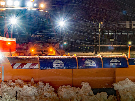 So flexibel kann Winterdienst sein: Der &bdquo;Vario Wing&ldquo; von Springer Kommunaltechnik