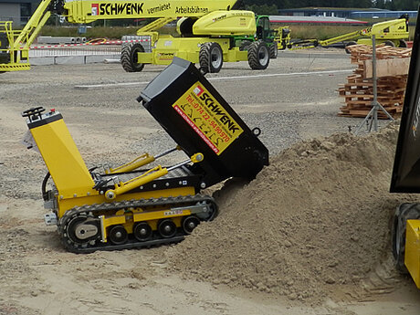 Schwenk Arbeitsb&uuml;hnen GmbH: Elektro-Dumper im Praxiseinsatz
