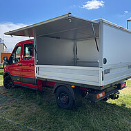 Sichere Transportlösung für den kommunalen Einsatz: Klappen-Aufbau auf Ford Transit Doppelkabine