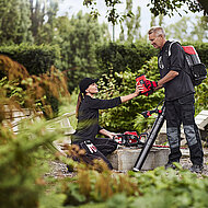 Gartengeräte-Hersteller präsentiert neuen Markenslogan „100 % Battery“