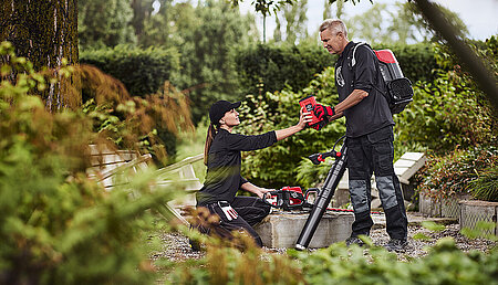 Gartengeräte-Hersteller präsentiert neuen Markenslogan „100 % Battery“
