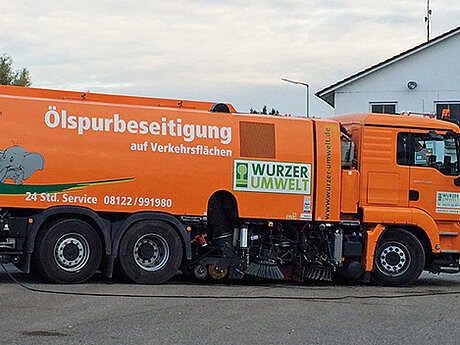 &Ouml;lspurbeseitigung mit Spezialmaschinen von Bucher Beam