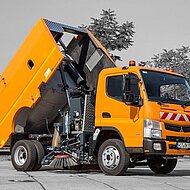 Gl&uuml;ck im Ungl&uuml;ck: Bauhof Hockenheim erh&auml;lt Fuso Canter mit Kehraufbau von BROCK als Ersatzmaschine