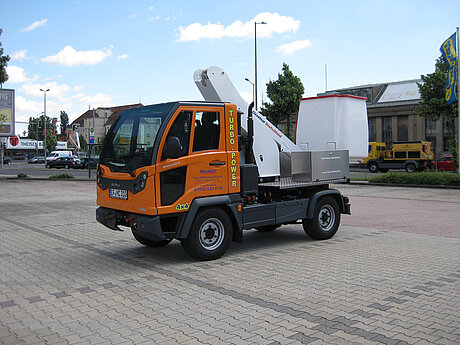 France El&eacute;vateur: Weltneuheit, erste Hubarbeitsb&uuml;hne auf Allrad- Ger&auml;tetr&auml;ger ab 3,5 z zGG