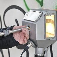 Mit dem TORNADO ACS Reinigungssystem von systeco Graffiti schonend und umweltfreundlich beseitigen