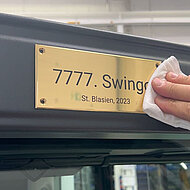 Swingo-Meilenstein: die 7777. Kompaktkehrmaschine verl&auml;sst das Werk