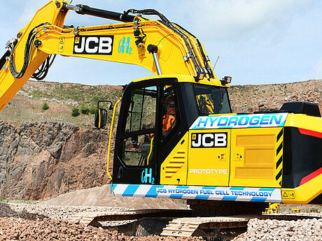JCB STELLT WELTWEIT ERSTEN BAGGER  MIT WASSERSTOFFANTRIEB VOR