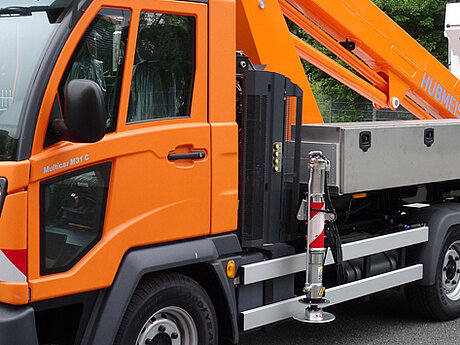 Multicar M31 mit Hubarbeitsb&uuml;hne f&uuml;r Sicherheit auf hohem Niveau 