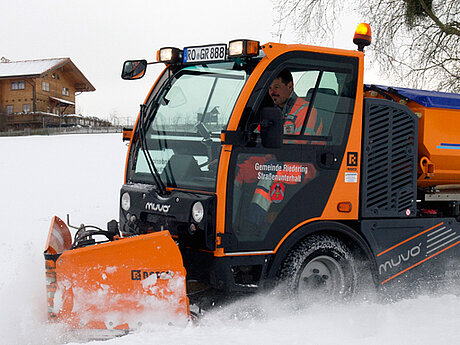 Flexible Winterdiensteins&auml;tze mit dem Holder MUVO