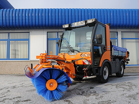 FIEDLER&reg; Frontkehrmaschine mit Mittelantrieb FKM 1300 / FKM 1500