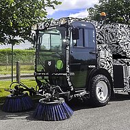 Multihog: Markteinstieg mit multifunktionaler CV-Kehrmaschine