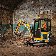 JCB-Elektro-Minibagger 19C-1E &ndash; neuerdings mit vollverglaster Kabine