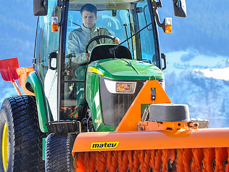 matev mit umfangreichem Anbauger&auml;te-Sortiment auf der demopark 2015