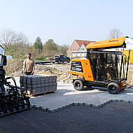 Maschinelles Pflastern mit der neuen Optimas S19 