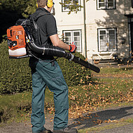 Dolmar PB-7600.4: Laubbl&auml;ser mit Viertaktmotor mindert Emissionen