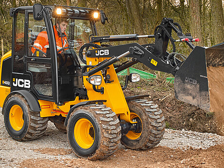 Emissions-Stufe V: Vorteile f&uuml;r JCB Bagger und Radlader &ndash; Ingenieure machen aus Not eine Tugend