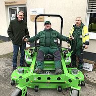 Mean Green Zero-Turn M&auml;her 100% elektrisch ausgeliefert!