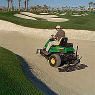 John Deere: Neuer Hydro Bunkerrechen mit Allradantrieb