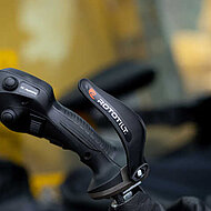 Erh&ouml;hung des Bedienkomforts: Hersteller pr&auml;sentiert eigene Joysticks auf der bauma