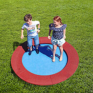 Barfu&szlig;-Spa&szlig; im Circus &ndash; Trampoline von SPOGG bieten dabei auch Sicherheit