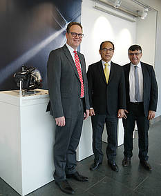 Nobelpreisträger Shuji Nakamura besucht HELLA Lichtkanal