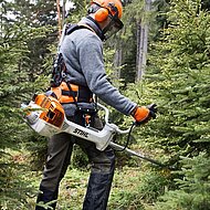 STIHL: Der neue Forstgurt ADVANCE X-TREEm erm&ouml;glicht kr&auml;fteschonendes Arbeiten