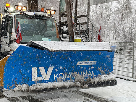 Winterdienst: Unimog U 423 &uuml;berzeugt mit Vielseitigkeit und Effizienz auch Traditionalisten