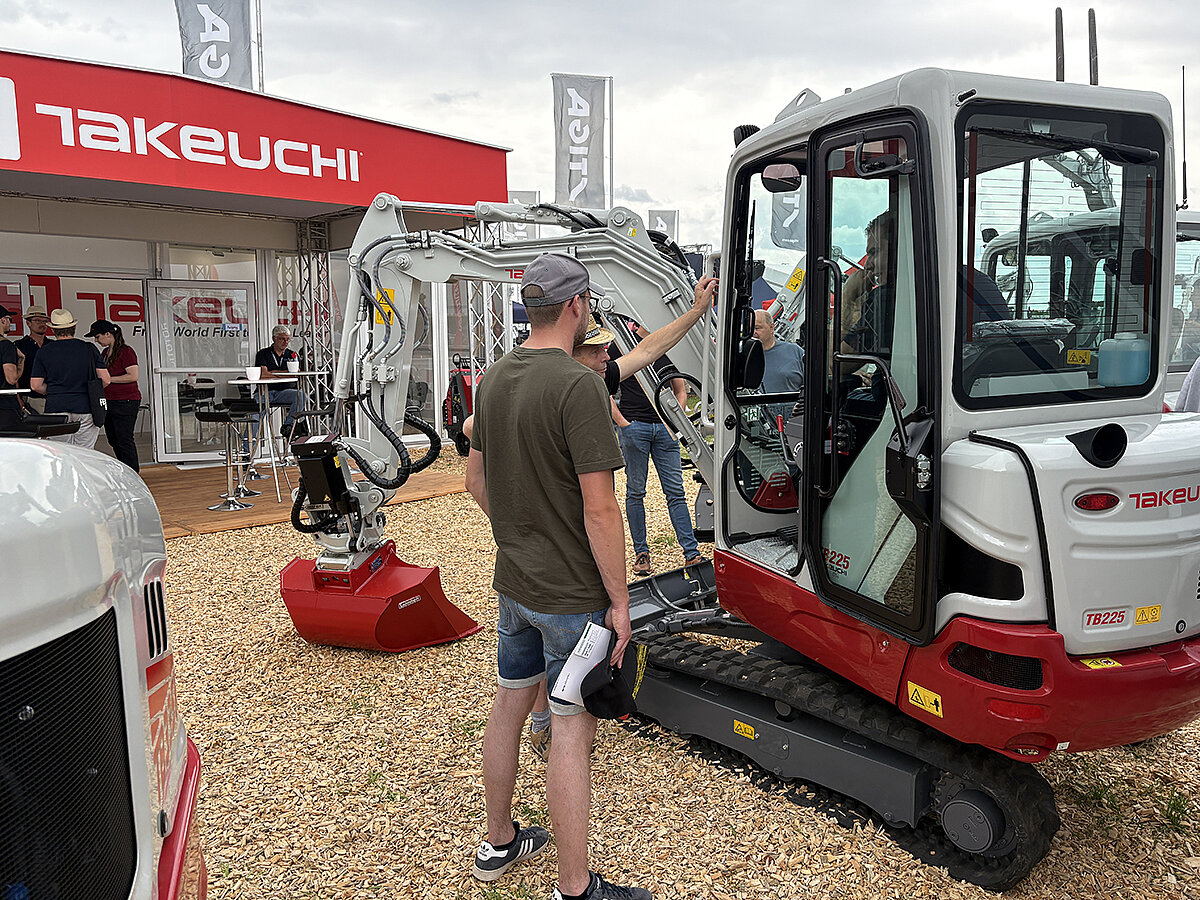 Takeuchi präsentiert auf demopark starke Maschinenflotte
