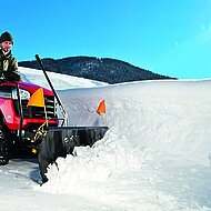 Ganzj&auml;hrig im Einsatz: SABO Rasentraktoren f&uuml;r Profianwender