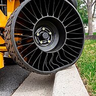 Wright-M&auml;her &ndash; jetzt auch mit MICHELIN &reg; X &reg; TWEEL Reifen