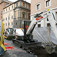 Bobcat im Vatikan: Vorbereitungen der Feierlichkeiten zum &bdquo;Heiligen Jahr&ldquo; in Rom