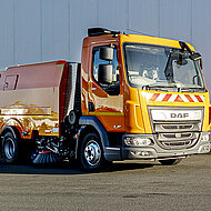 Kompakt, wendig, saugstark: neue Kehrmaschine von BROCK und BTS