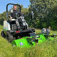 Starke Kombination: AllTrec 8015F mit M&uuml;thing MU-FMe Frontmulcher